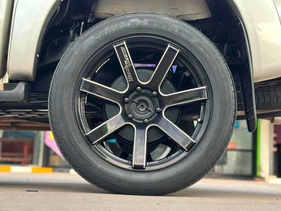 2011 Toyota Hilux VII 2