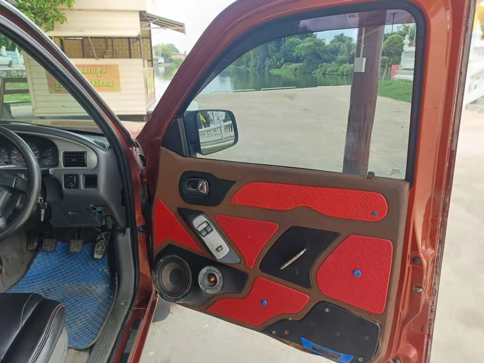 2004 Mazda 2500 Fighter V 2