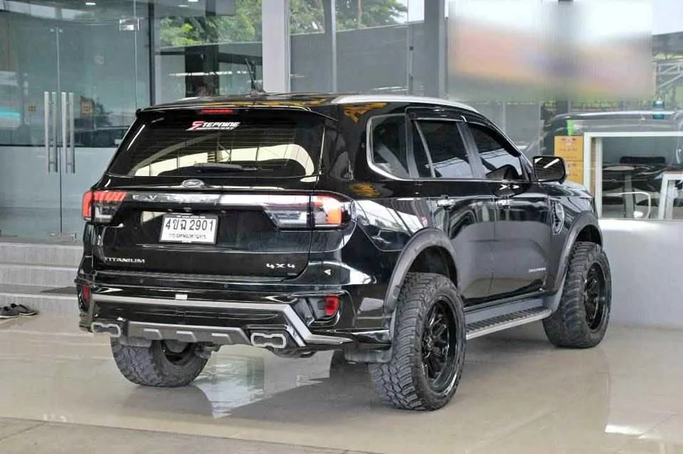 2023 Ford Everest III 2