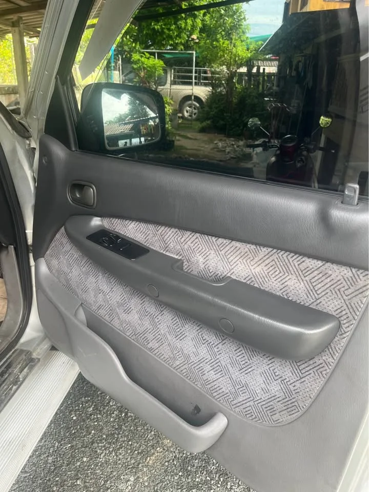 2002 Mazda 2500 Fighter V 2