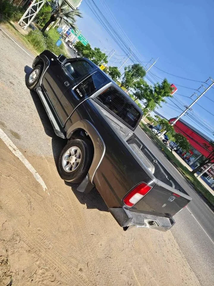 2007 Nissan Frontier I 3
