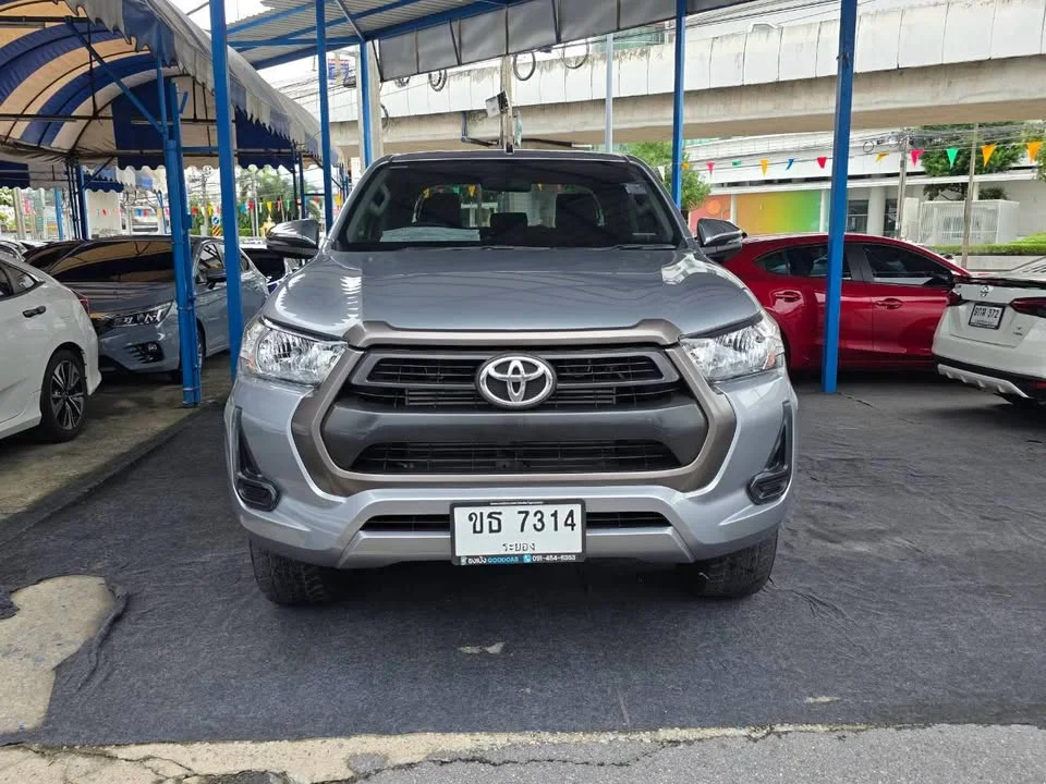 2021 Toyota Hilux VIII 2