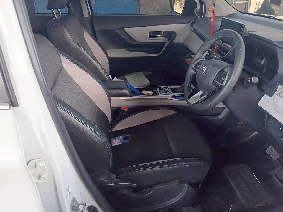 2023 Toyota Veloz III 2