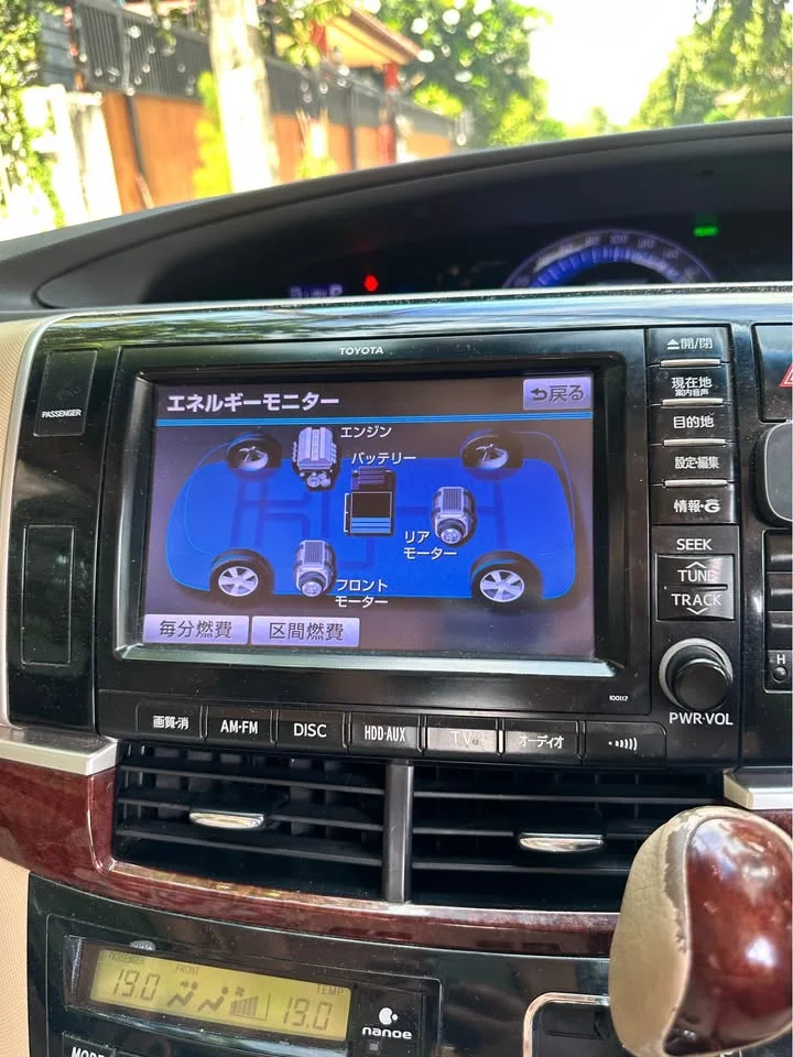 2012 Toyota Estima III 2