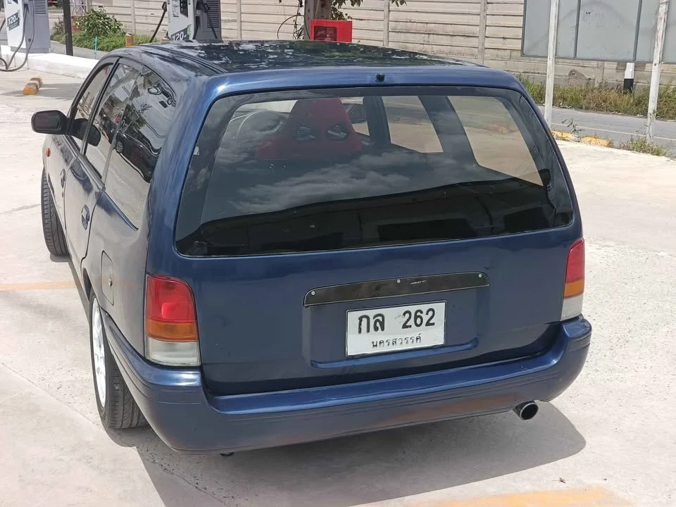 1994 Nissan NV 2