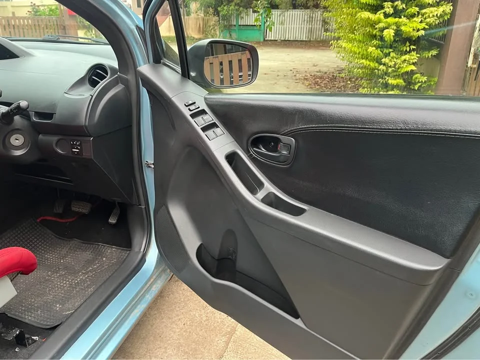 2006 Toyota Yaris II 2