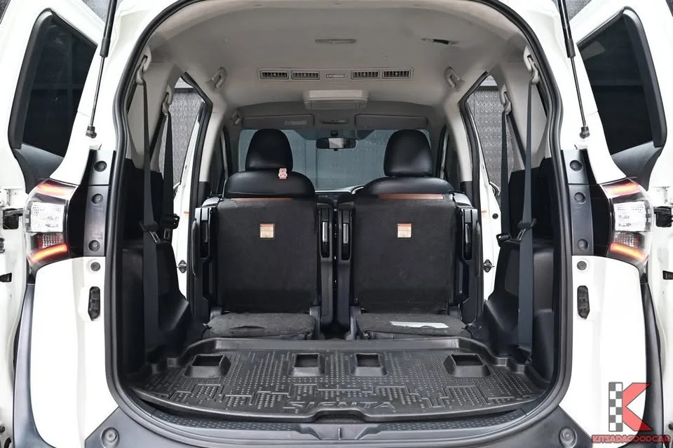 2017 Toyota Sienta II 3