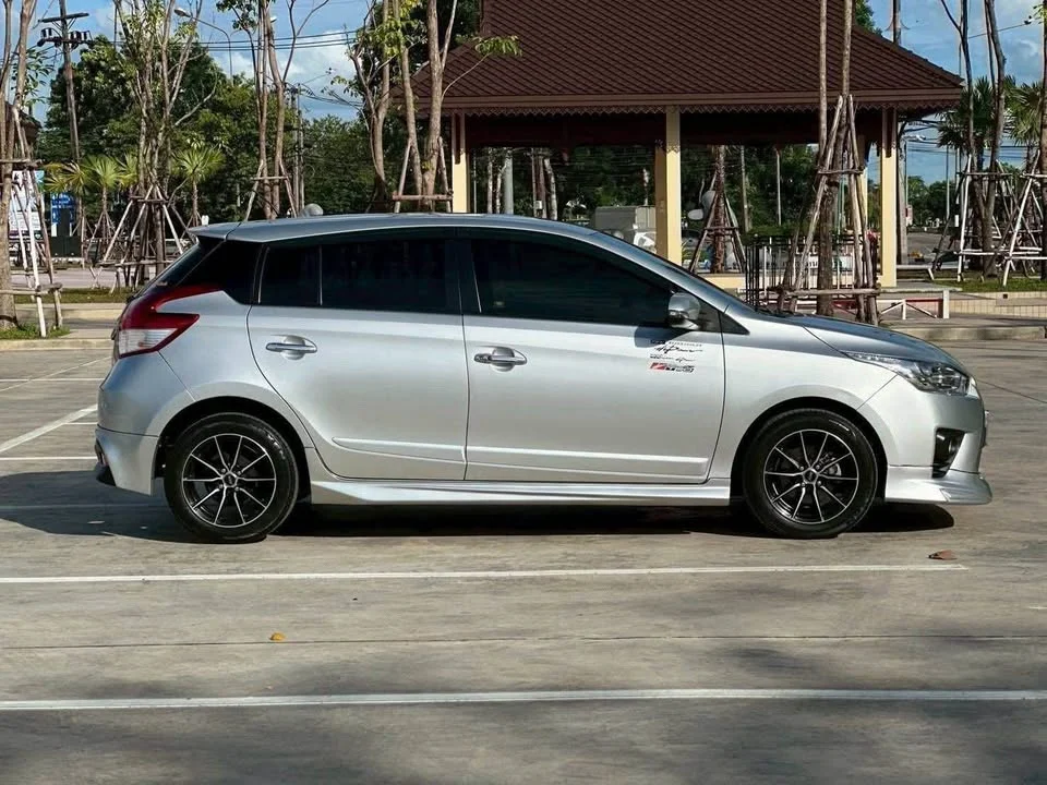 2015 Toyota Yaris III 2
