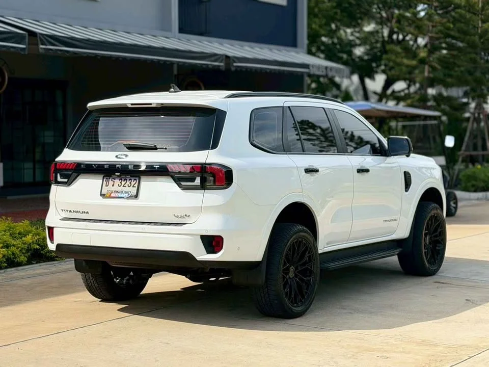 2023 Ford Everest III 3