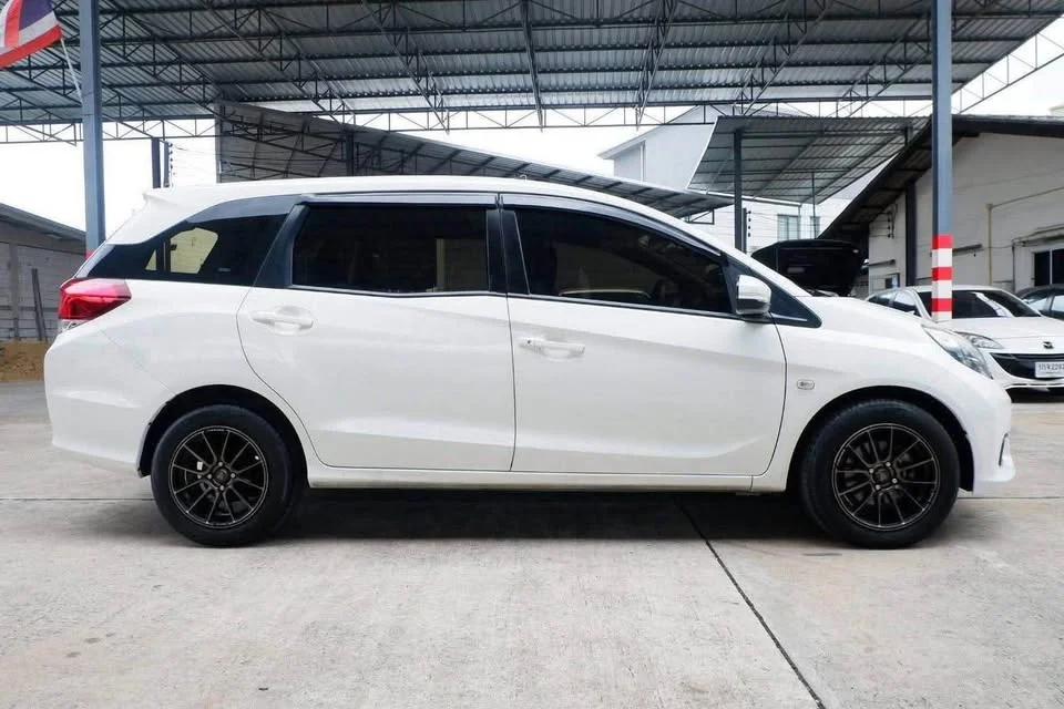2015 Honda Mobilio II 2