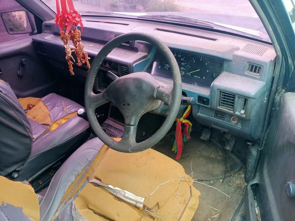 1995 Mitsubishi Triton II 2