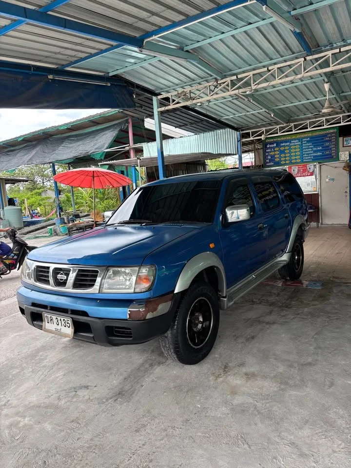 2001 Nissan Frontier I 3