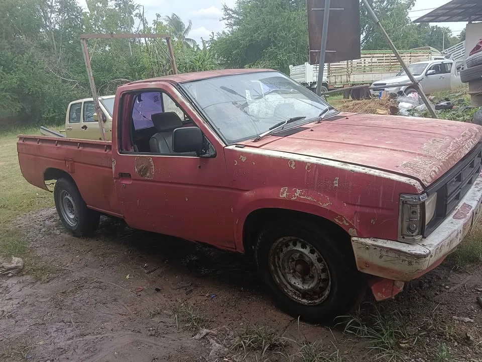 1990 Nissan Big M D21 3