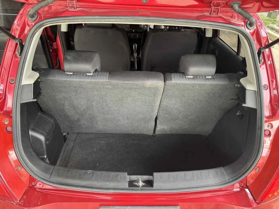 2015 Suzuki Swift II 2
