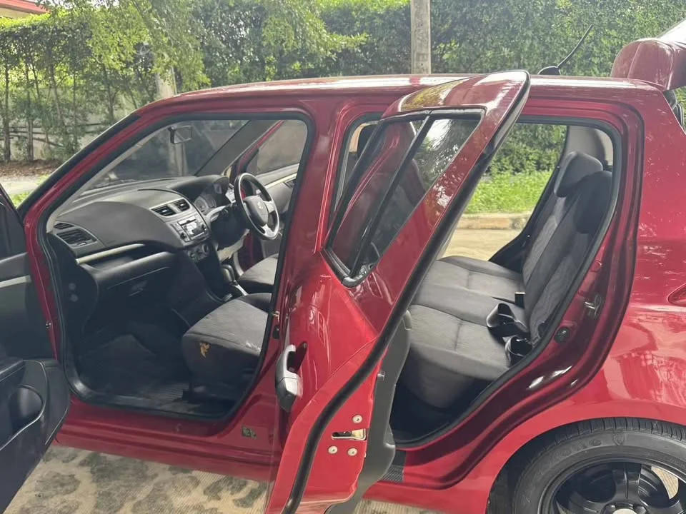 2015 Suzuki Swift II 3