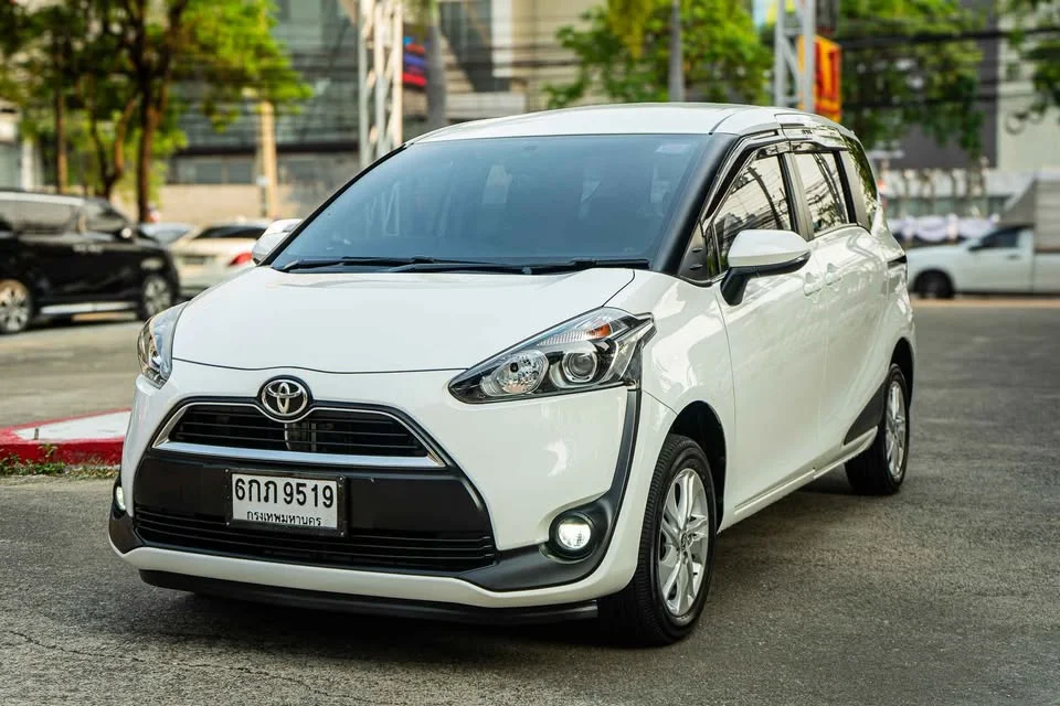 2018 Toyota Sienta II 3