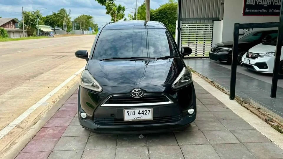 2017 Toyota Sienta II 3