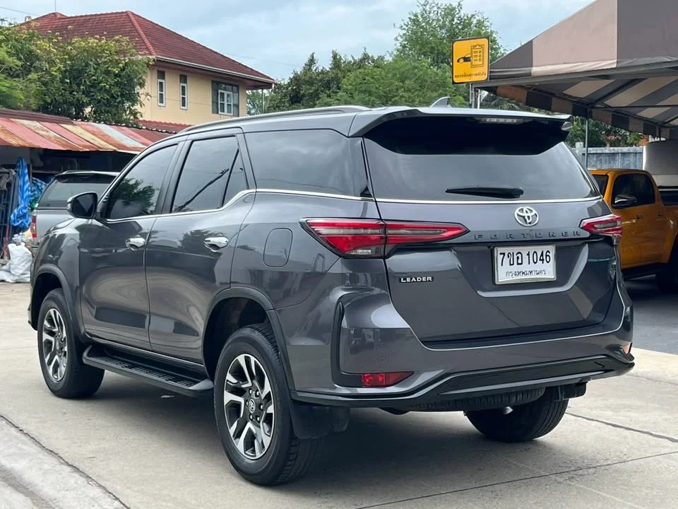 2023 Toyota Fortuner II 3