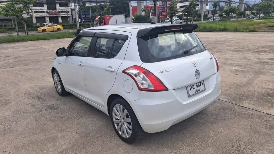 2013 Suzuki Swift II 2