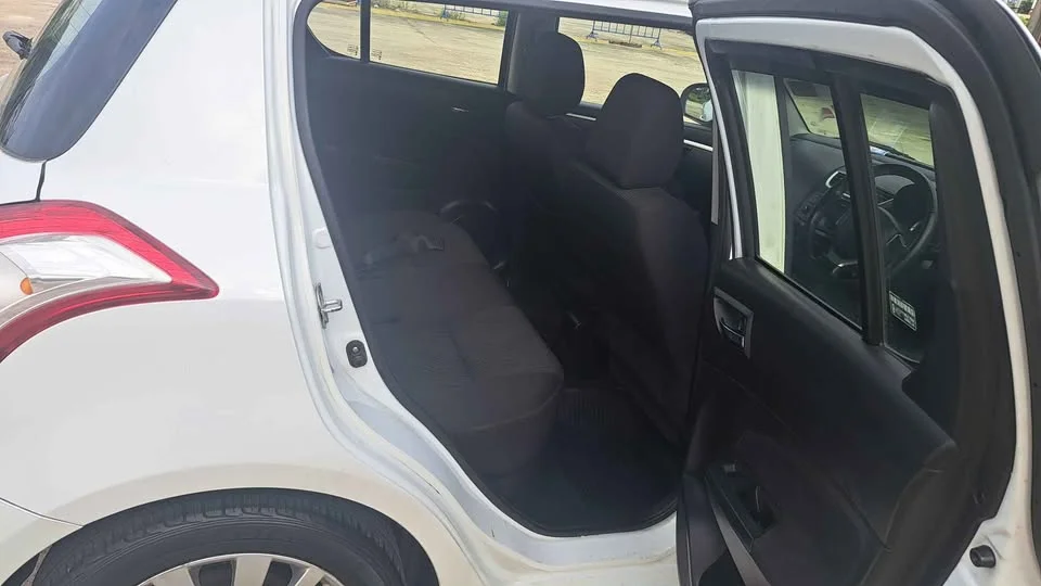 2013 Suzuki Swift II 3