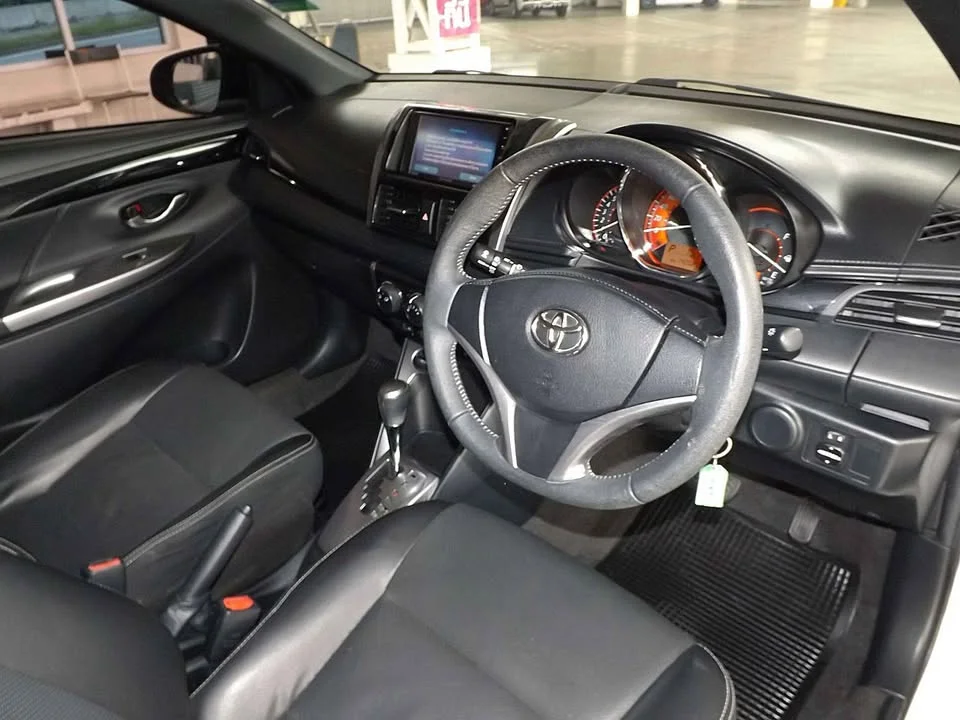 2015 Toyota Yaris III 2