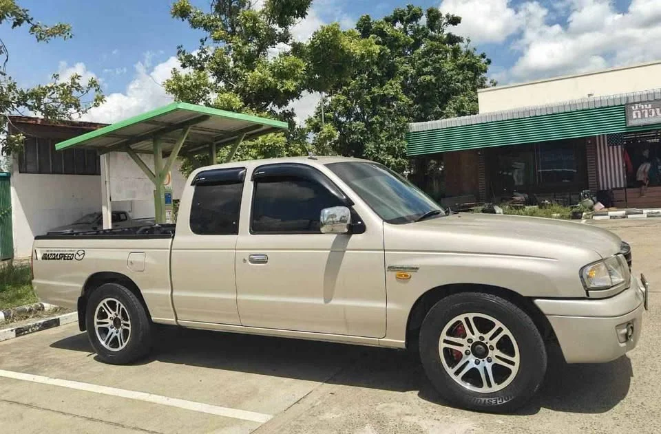 2003 Mazda 2500 Fighter V 2