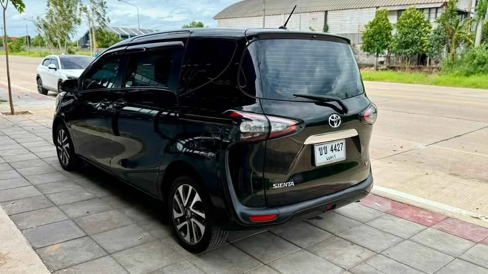 2017 Toyota Sienta II 2