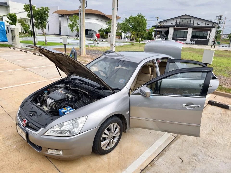 2005 Honda Accord VII 2
