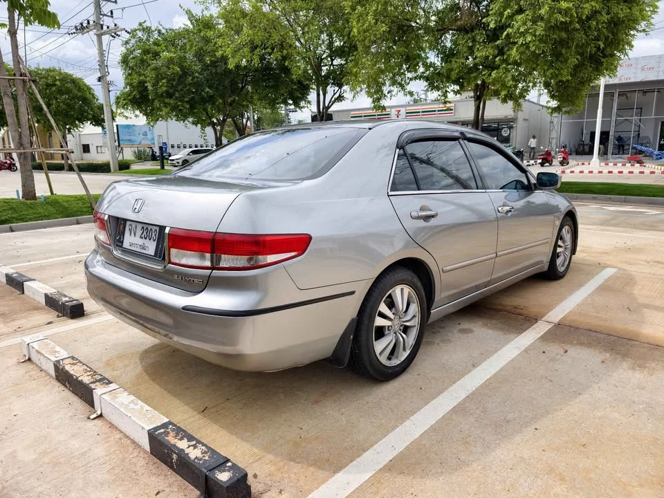 2005 Honda Accord VII 3