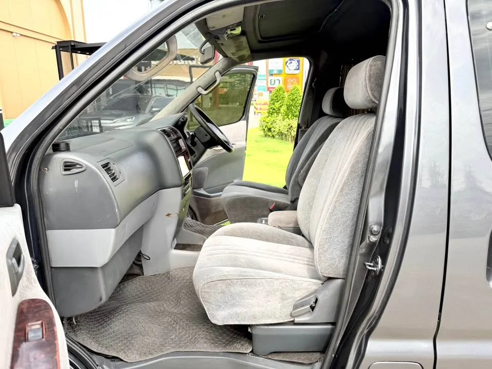 2000 Toyota Granvia H100 3