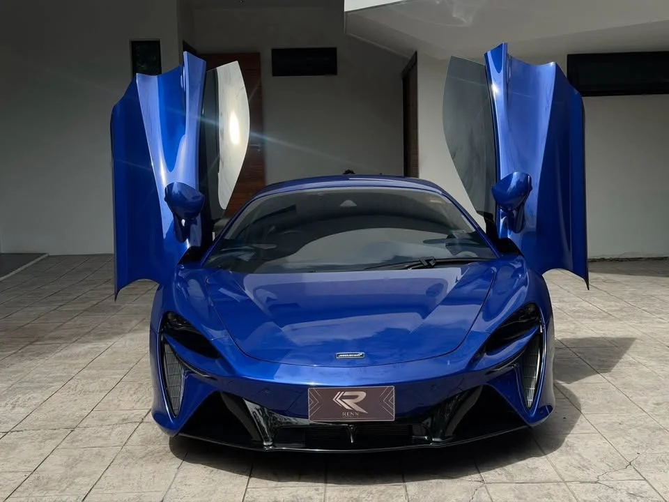 2023 McLaren Artura 2