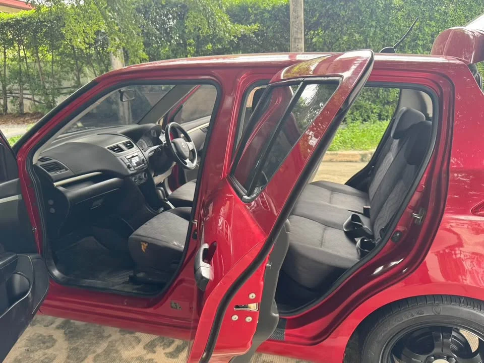 2015 Suzuki Swift II 3