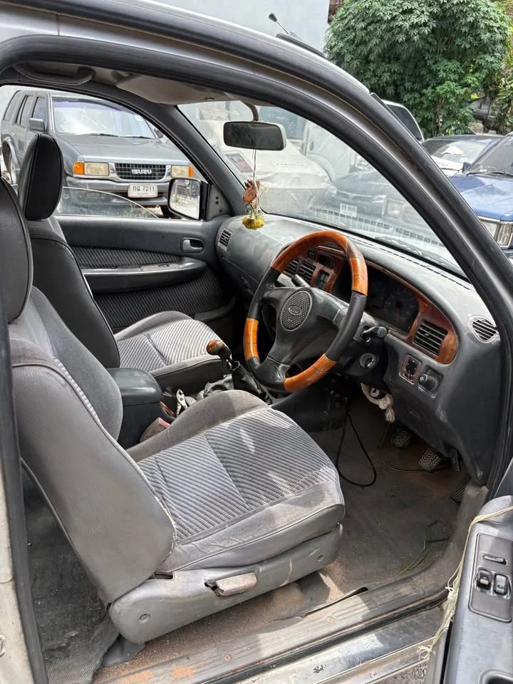 2000 Mazda 2500 Fighter V 2
