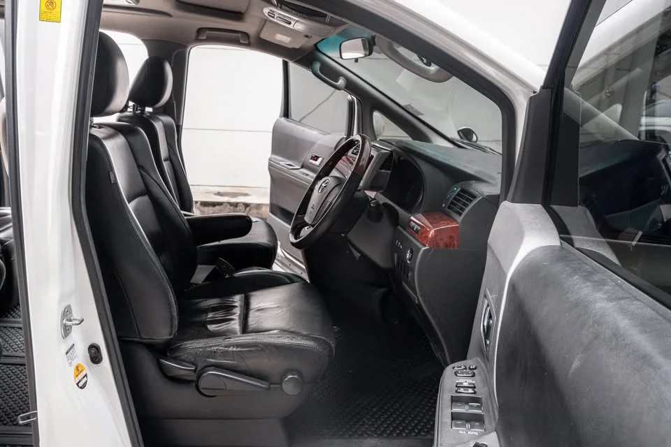 2010 Toyota Alphard, Vellfire II (AH20) 3