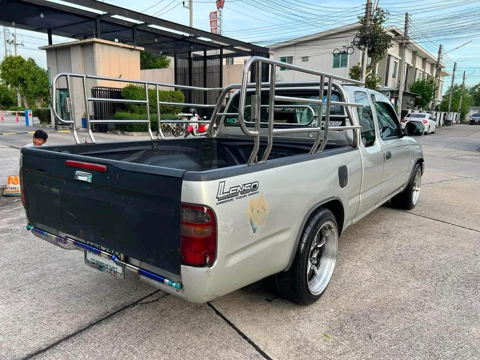 2003 Toyota Hilux Tiger VI 3
