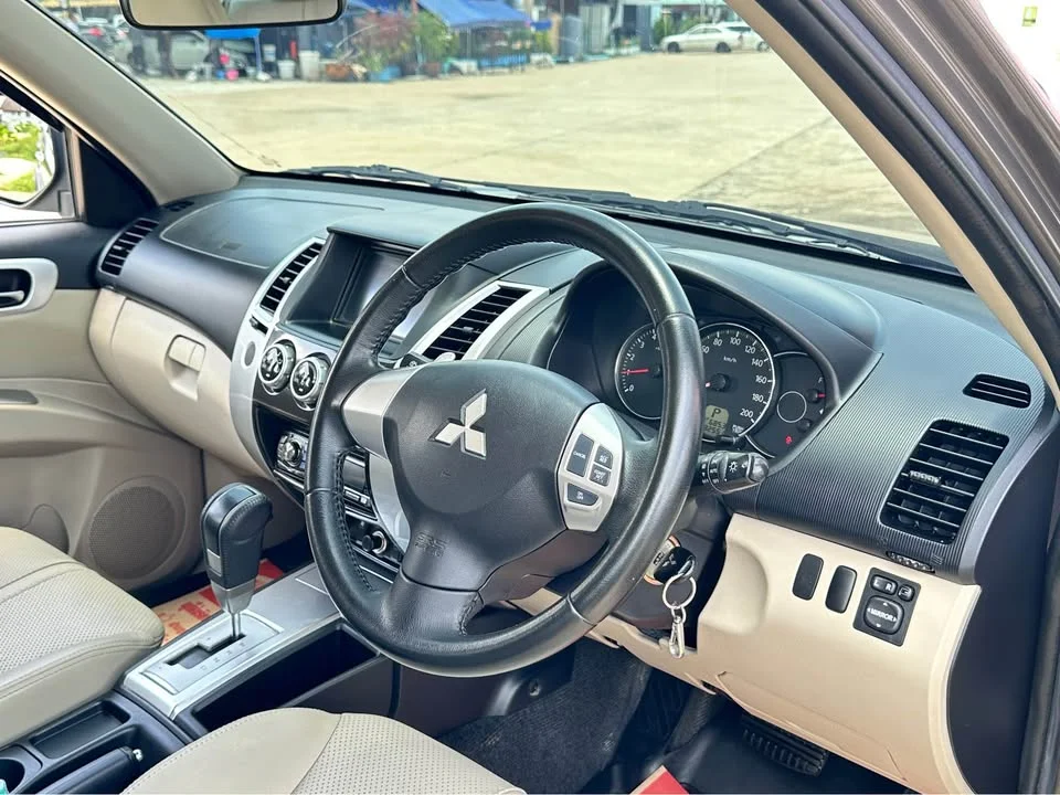 2012 Mitsubishi Pajero Sport II 2