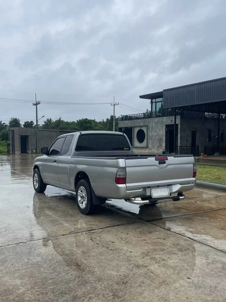 2001 Mitsubishi Strada III 2