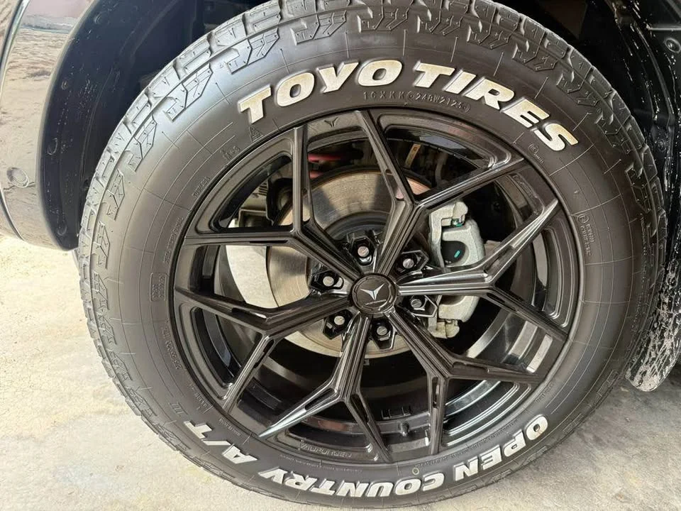2023 Ford Everest III 2