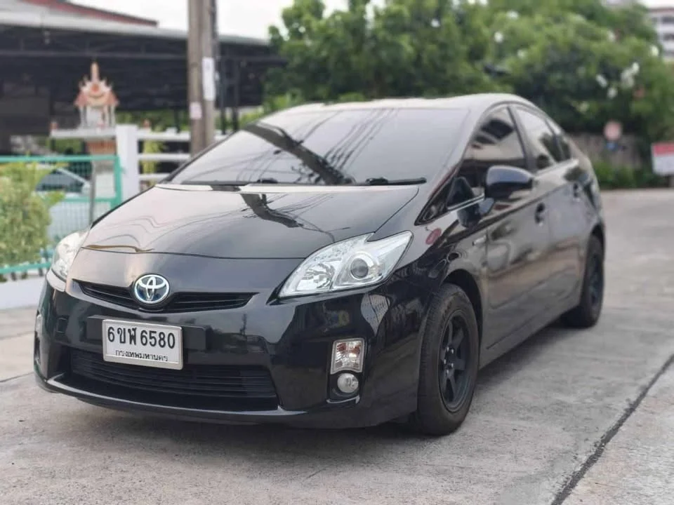 2011 Toyota Prius III 2