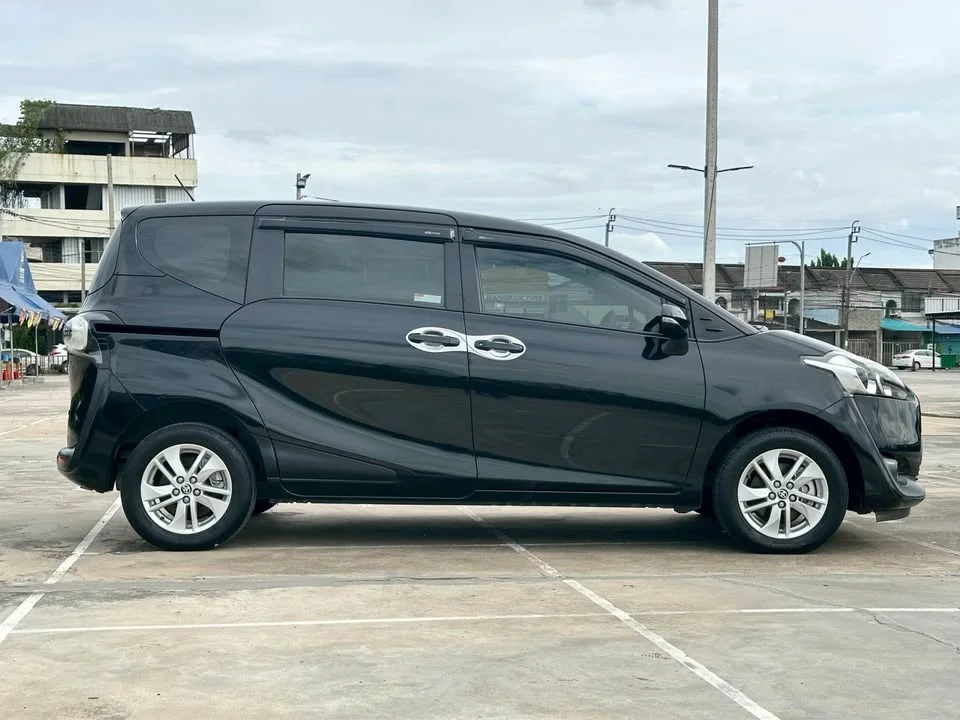 2018 Toyota Sienta II 2