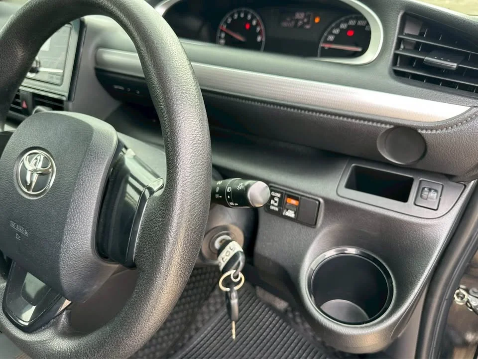 2018 Toyota Sienta II 3