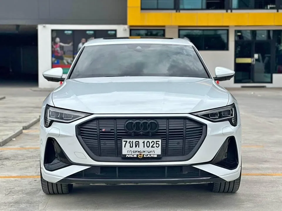 2020 Audi Q8 e-tron 2