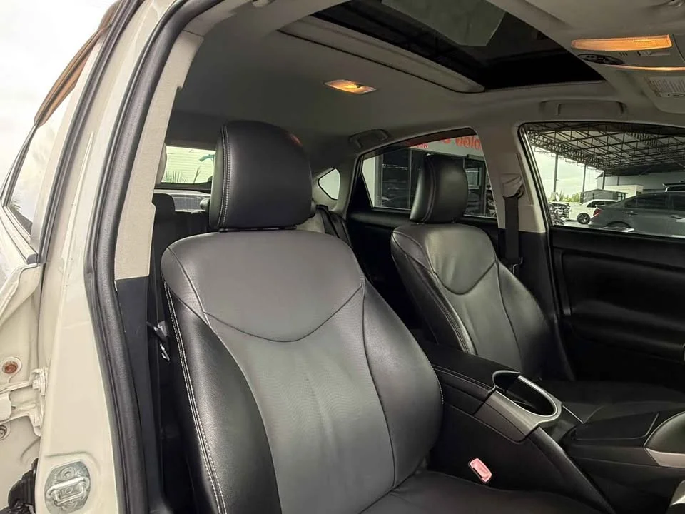 2013 Toyota Prius III 2
