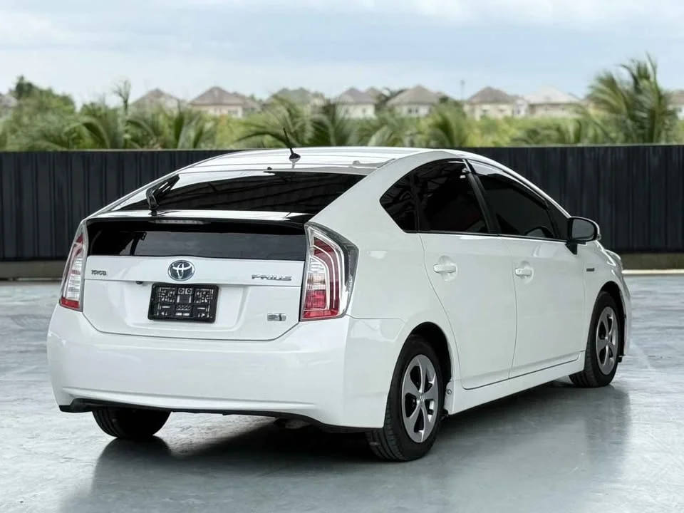 2013 Toyota Prius III 3