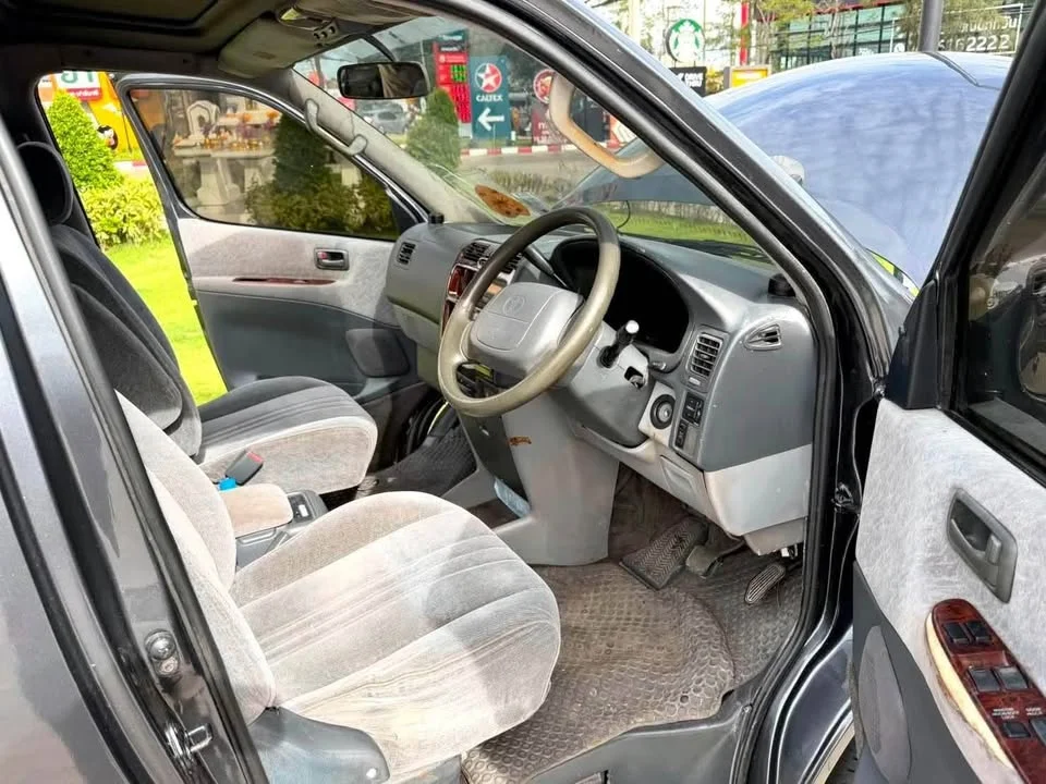 2000 Toyota Granvia H100 2