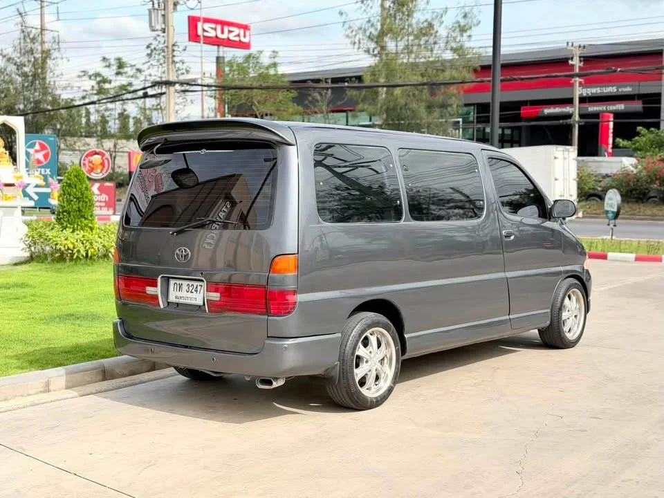 2000 Toyota Granvia H100 3