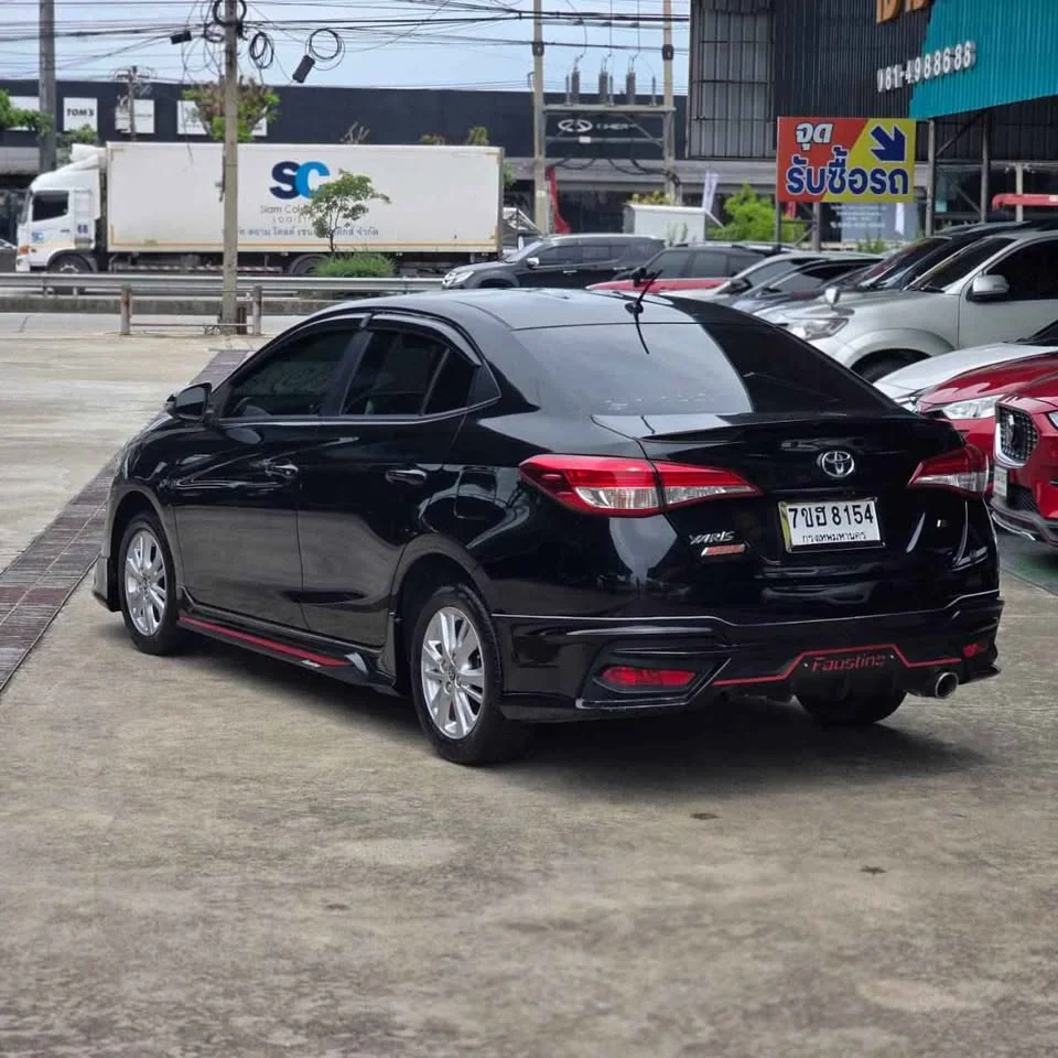 2017 Toyota Yaris ATIV III 2
