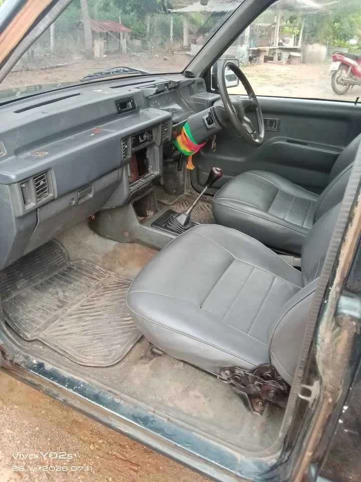 1994 Mitsubishi Triton II 2