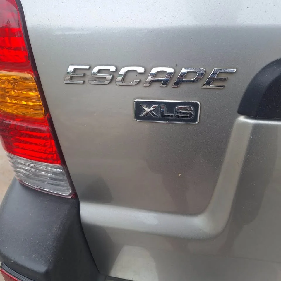 2005 Ford Escape I 3