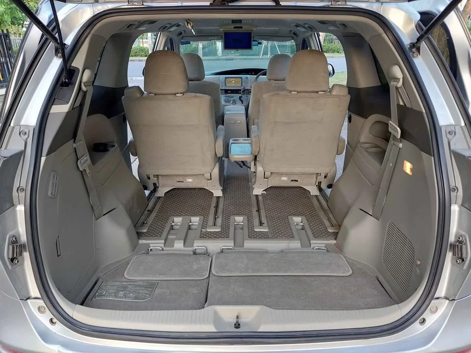 2008 Toyota Estima III 2